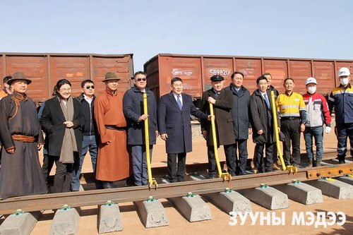 Ханги-Мандалын төмөр замаар уул уурхайн бүтээгдэхүүн экспортолно